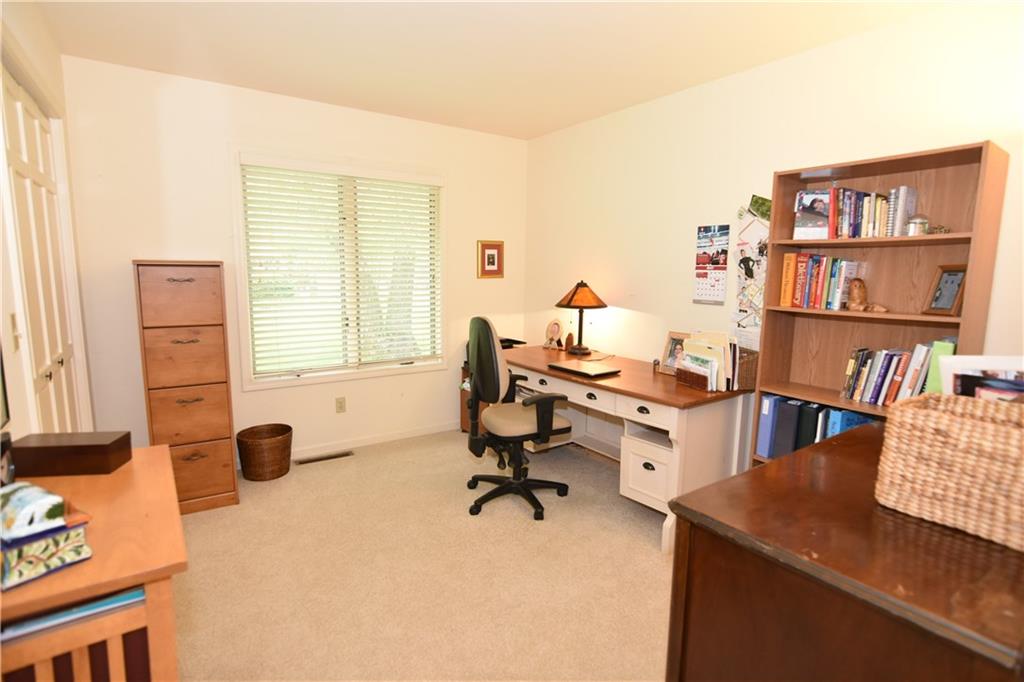 933 Goldfinch Road Columbus, IN 47203 - Photo 27 of 33 Gallery Image 27