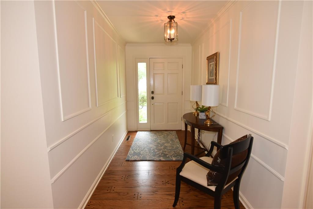 933 Goldfinch Road Columbus, IN 47203 - Photo 5 of 33 Gallery Image 5
