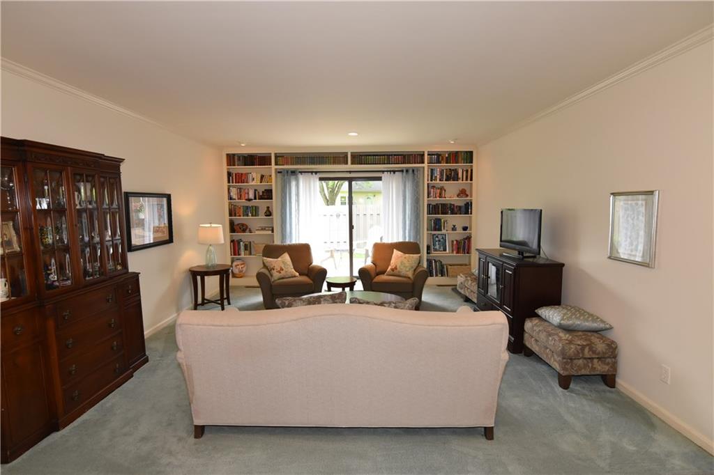 933 Goldfinch Road Columbus, IN 47203 - Photo 6 of 33 Gallery Image 6