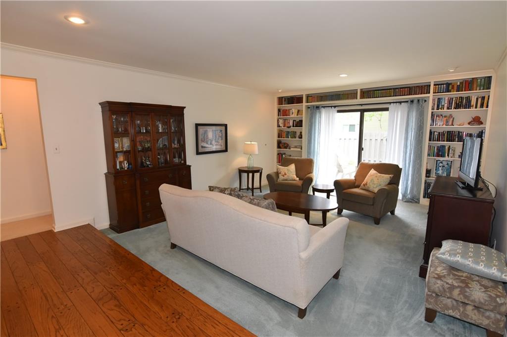933 Goldfinch Road Columbus, IN 47203 - Photo 7 of 33 Gallery Image 7