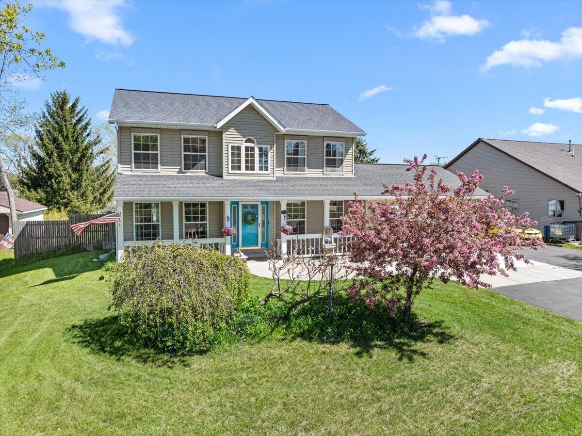 2350 East Sandy Acre Road West Bend, WI 53090 - Photo 2 of 42 Welcome Home!