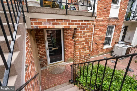$975,000 | 3231 Sutton Place Northwest, Unit D, Washington, DC 20016