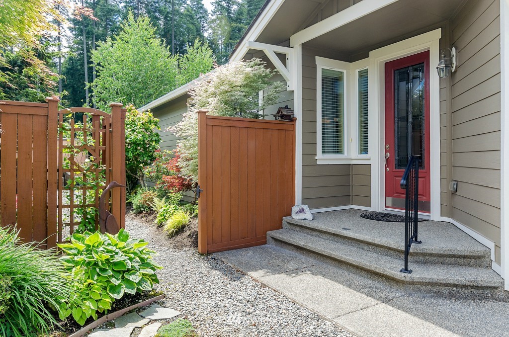8437 Bainbridge Loop Northeast Lacey, WA 98516 - Photo 2 of 25