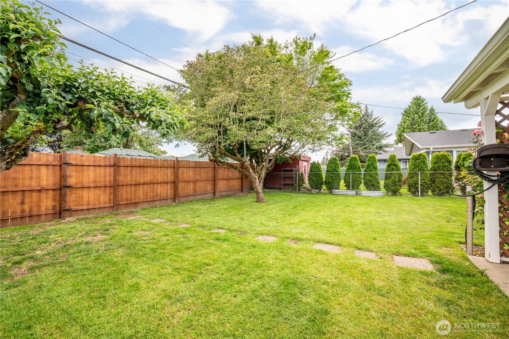 2943 Magnolia Street Longview, WA 98632 - Photo 30 of 36 a view of a backyard with a small garden