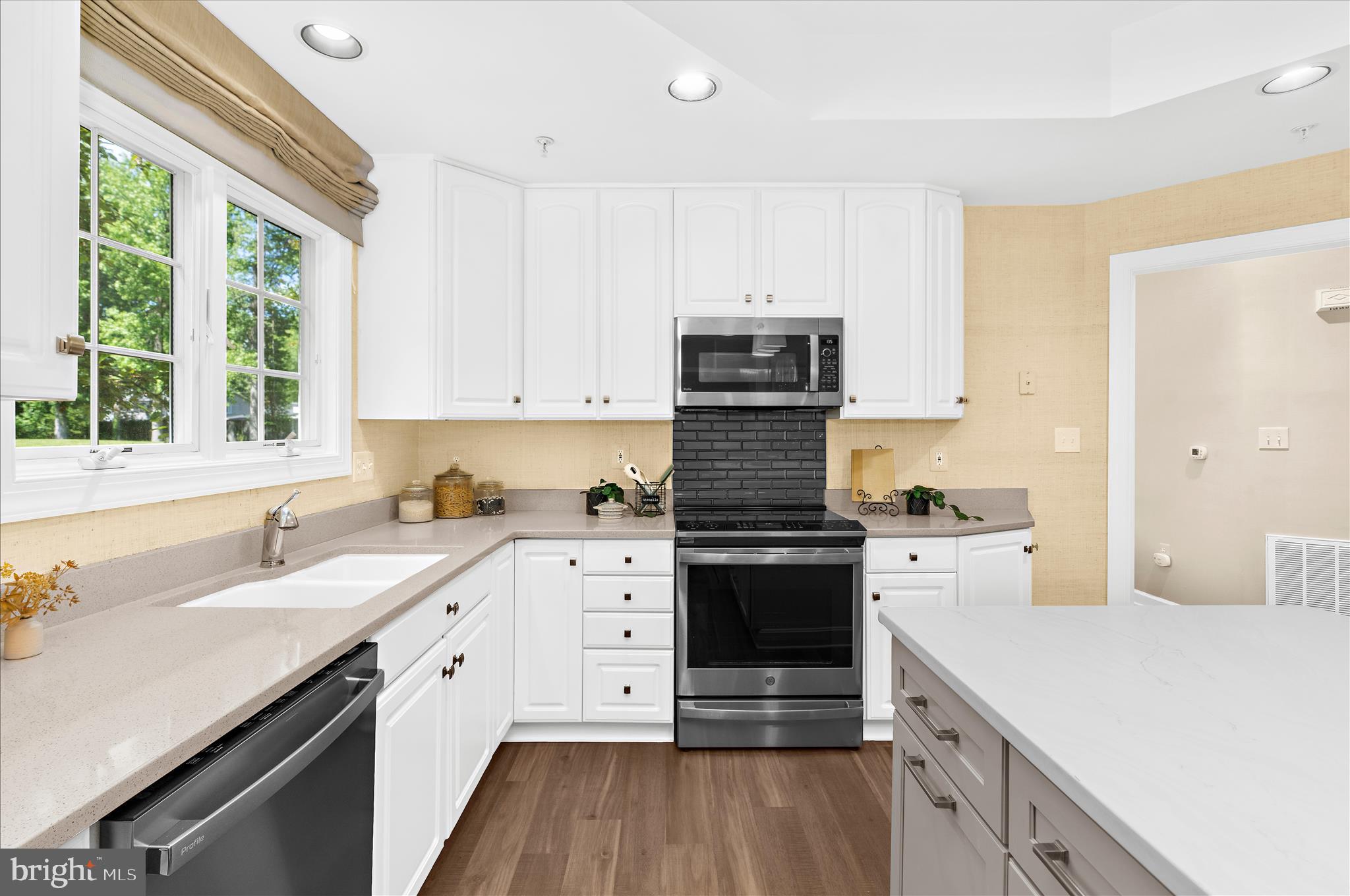 334 Colony Point Place Edgewater, MD 21037 - Photo 12 of 44 All new stainless steel appliances
