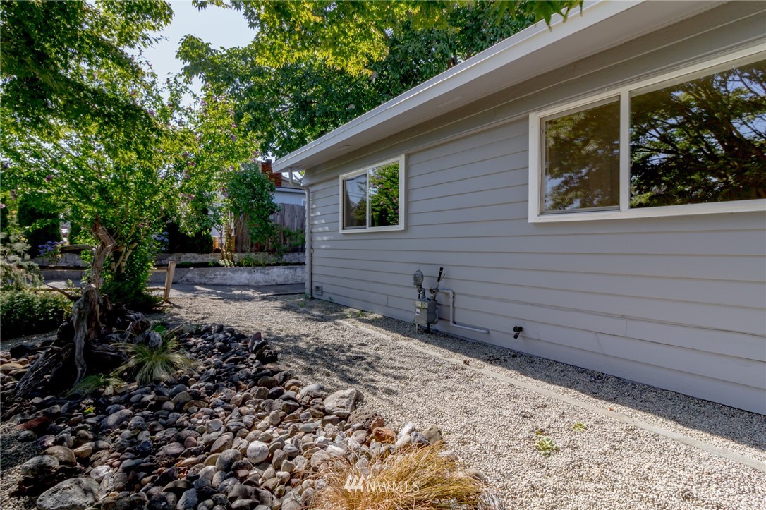 2407 Northeast 7th Street Renton, WA 98056 - Photo 22 of 23