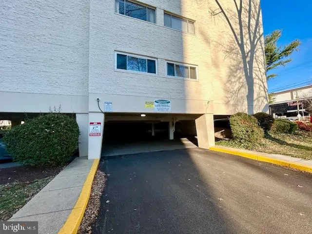 $2,000 | 10300 Westlake Drive, Unit S105, Bethesda, MD 20817