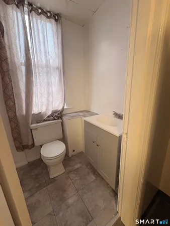 $1,600 | 185 Grove Street, Waterbury, CT 06710