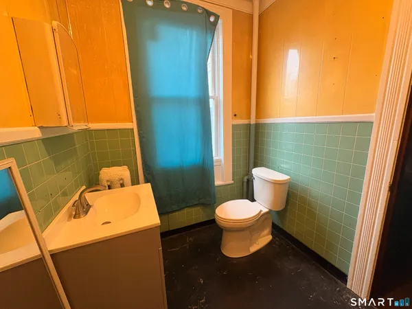 $1,600 | 185 Grove Street, Waterbury, CT 06710