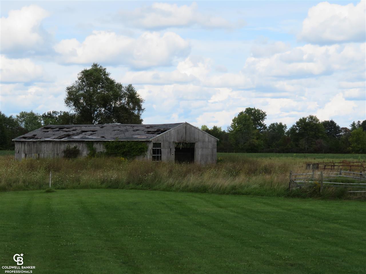 10400 Alpine Road Goodells, MI 48027 - Photo 22 of 29 31330362-21.JPG