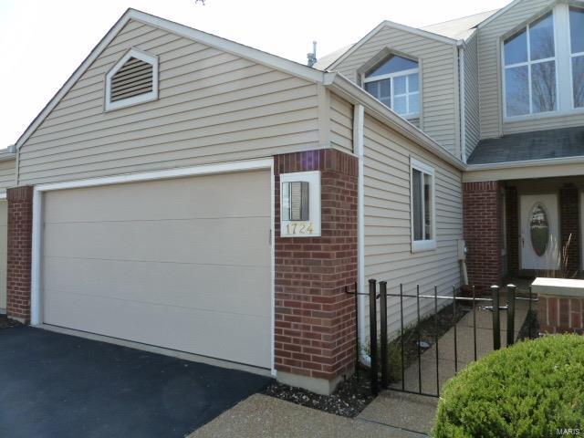 1724 Ridgeview Cir Drive Ballwin, MO 63021 - Photo 1 of 17 Gallery Image 1