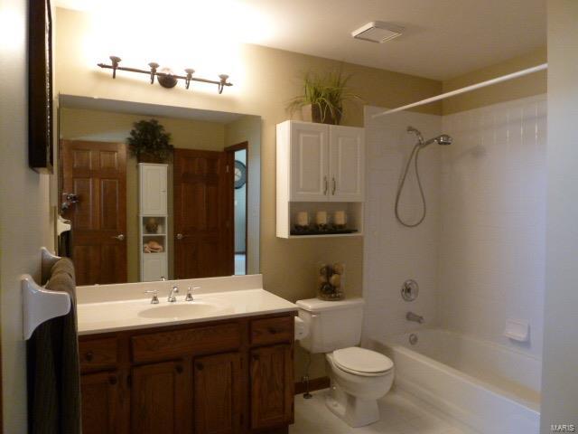 1724 Ridgeview Cir Drive Ballwin, MO 63021 - Photo 10 of 17 Gallery Image 10