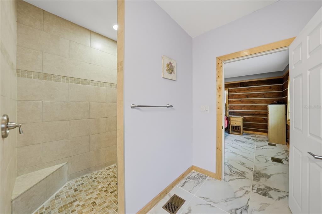 9796 Southwest Southern Dreams Road Arcadia, FL 34269 - Photo 25 of 72 a bathroom with a bathtub and shower