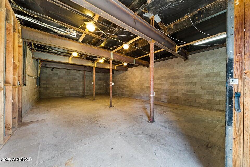2421 West Thornton Road Show Low, AZ 85901 - Photo 44 of 48 a view of an empty room