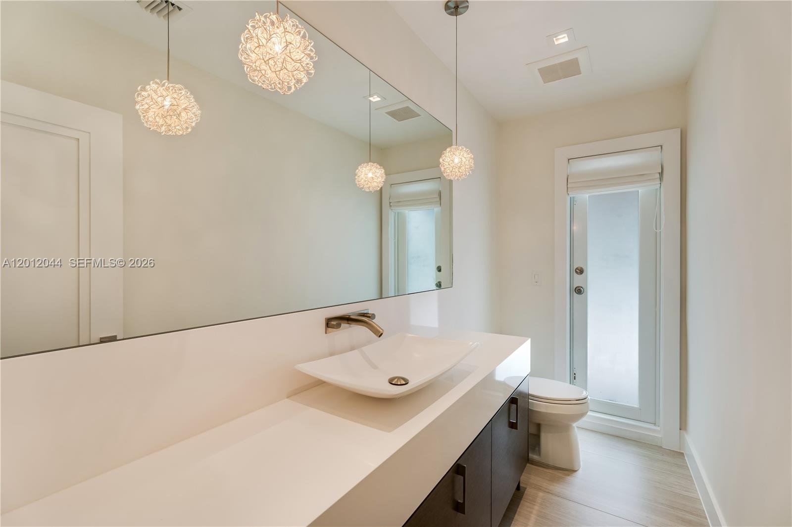 449 Miller Road Coral Gables, FL 33146 - Photo 15 of 70 Guest bathroom
