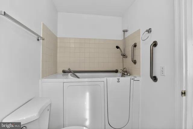 $379,900 | 104 Paoli Pointe Drive, Unit 104G, Paoli, PA 19301