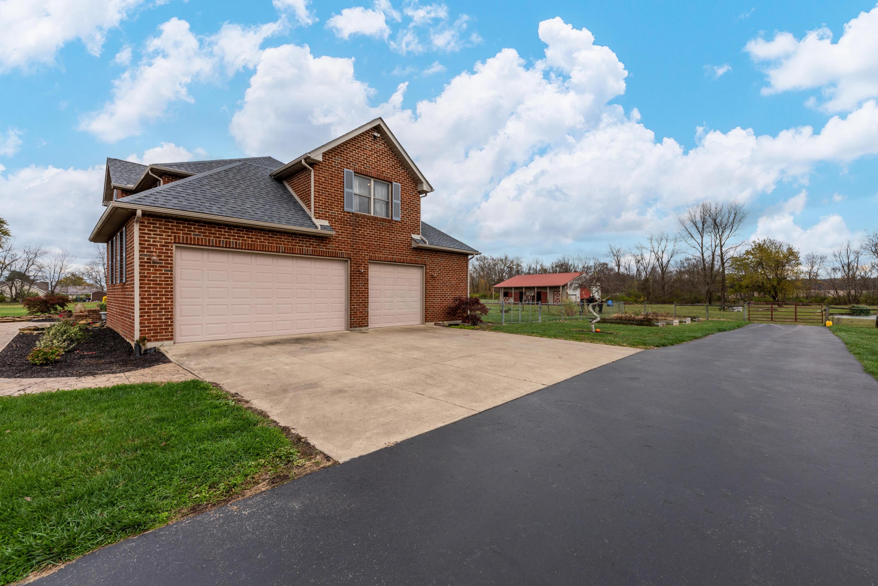 8745 Bowman Road Southwest Amanda, OH 43102 - Photo 3 of 57