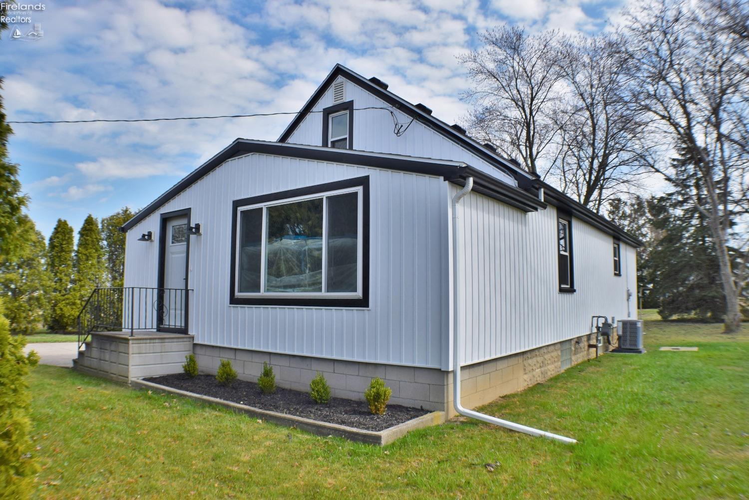 1441 North Curtice Road Oregon, OH 43616 - Photo 4 of 42 Gallery Image 4