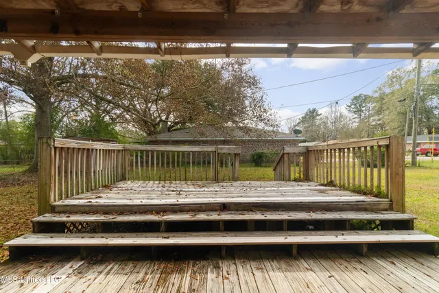 $194,500 | 301 West Ray Drive, Hattiesburg, MS 39402