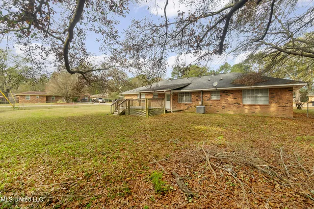 $194,500 | 301 West Ray Drive, Hattiesburg, MS 39402