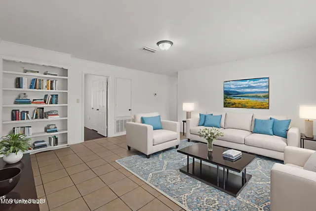 $194,500 | 301 West Ray Drive, Hattiesburg, MS 39402