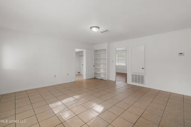 $194,500 | 301 West Ray Drive, Hattiesburg, MS 39402