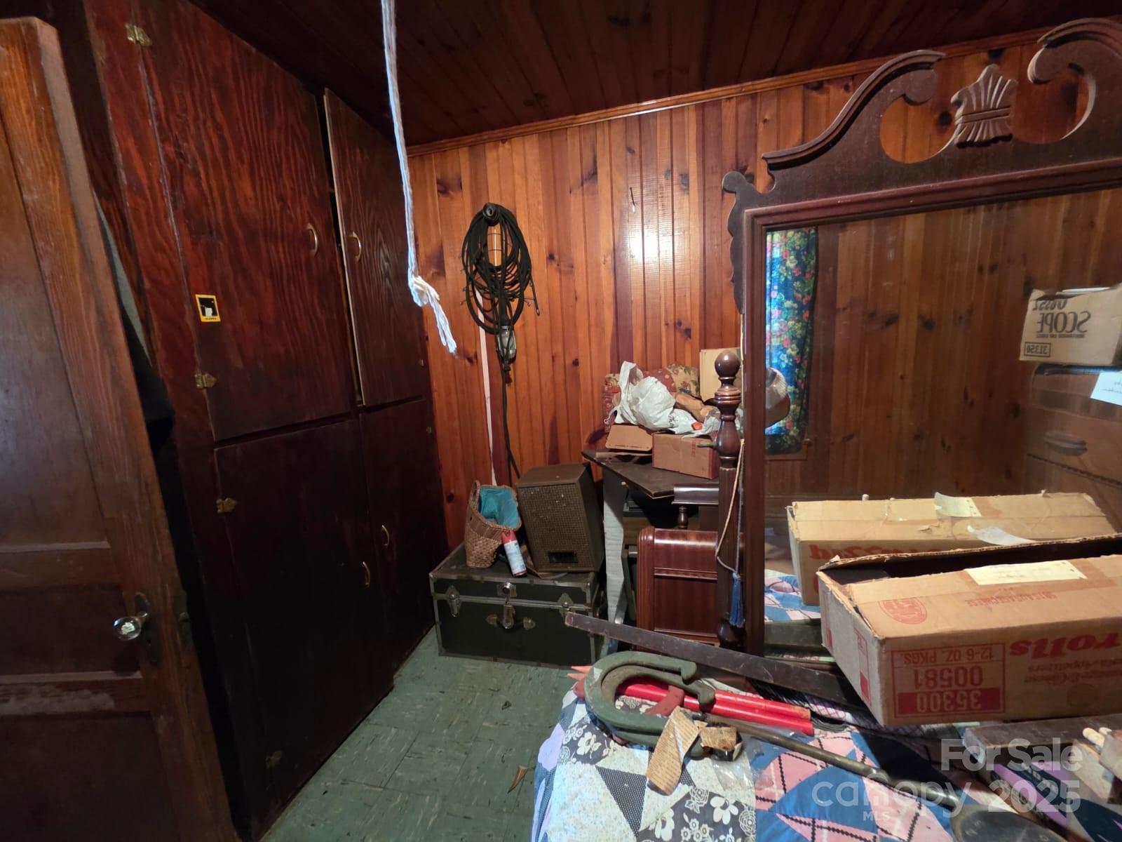 4992 Leger Road Connelly Springs, NC 28612 - Photo 12 of 40 a room with furniture and lamp