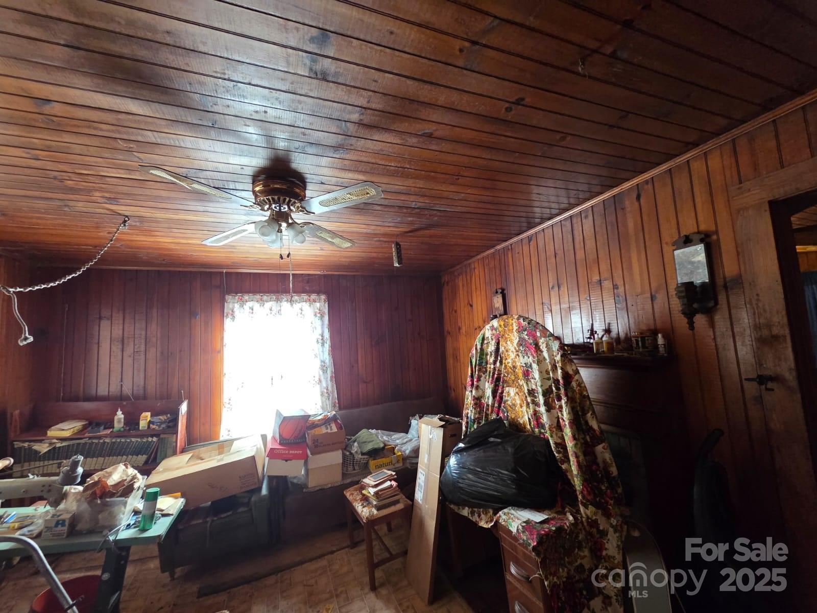 4992 Leger Road Connelly Springs, NC 28612 - Photo 19 of 40 a room with furniture
