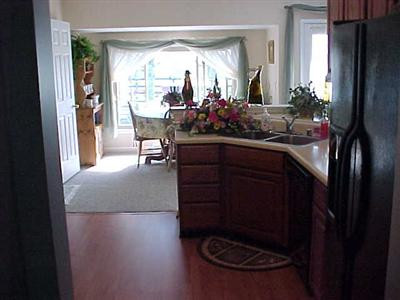 220 Lamond Ruelle Winchester, KY 40391 - Photo 9 of 21 Kitchen / Breakfast Area.