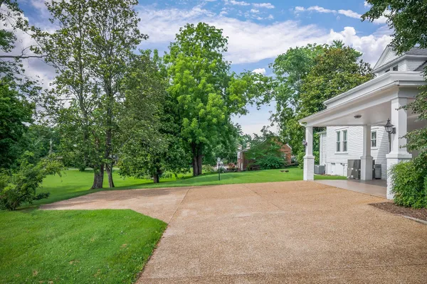 $639,900 | 105 North Church Street, Sparta, TN 38583