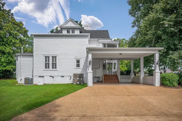 $639,900 | 105 North Church Street, Sparta, TN 38583