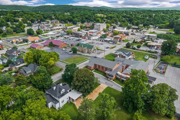 $639,900 | 105 North Church Street, Sparta, TN 38583