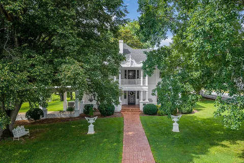 $575,000 | 105 North Church Street, Sparta, TN 38583