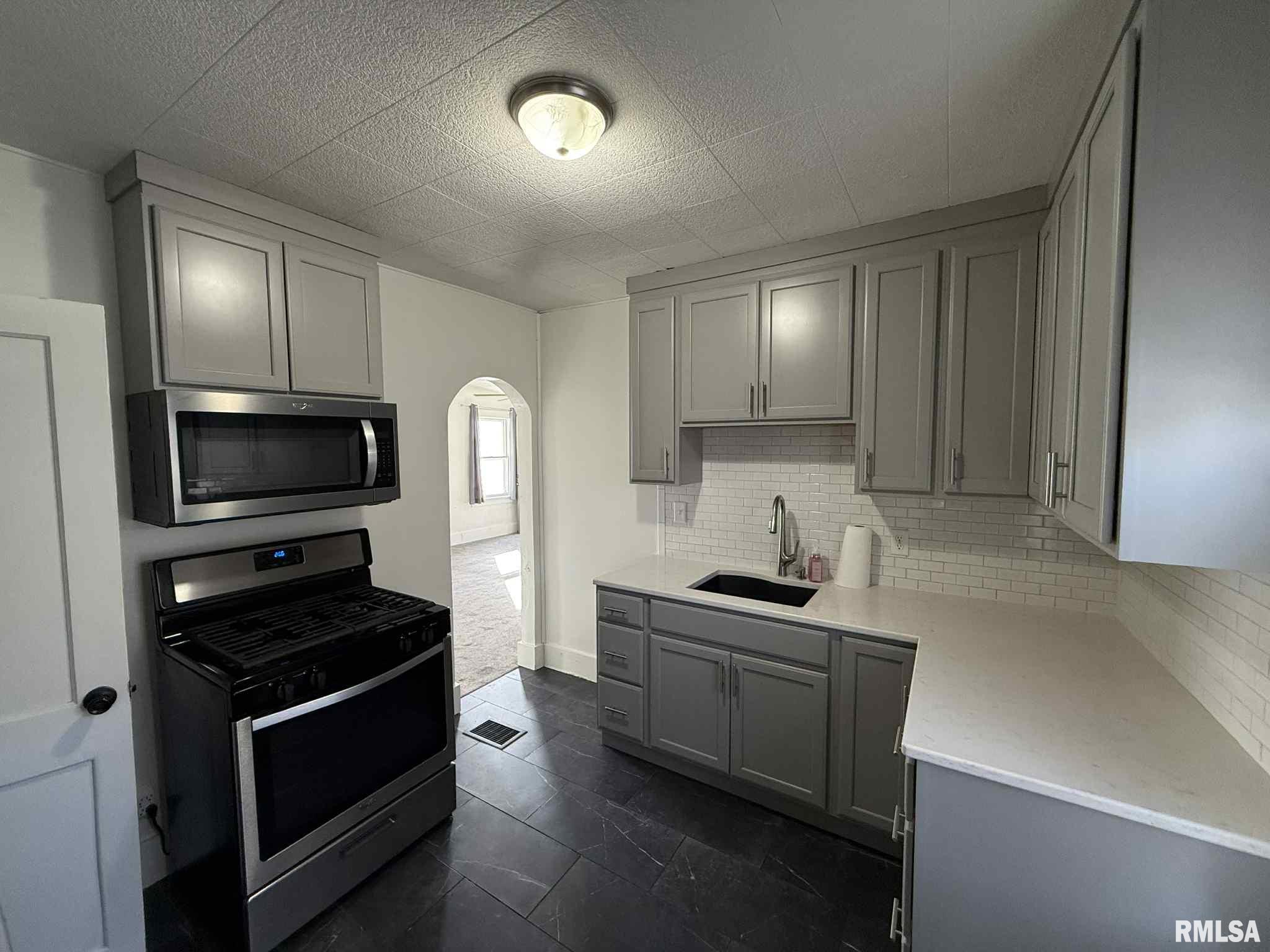 2209 39th Street Rock Island, IL 61201 - Photo 5 of 16