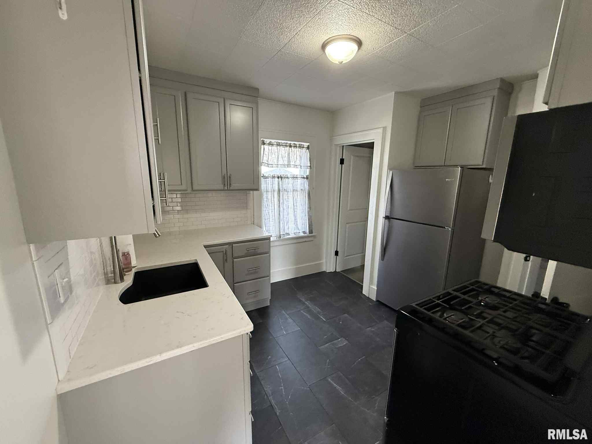 2209 39th Street Rock Island, IL 61201 - Photo 7 of 16