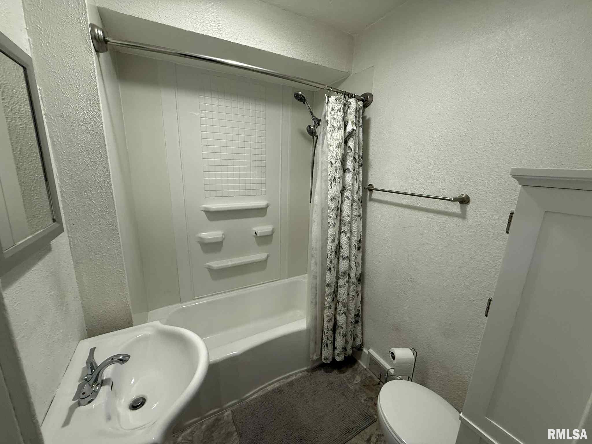 2209 39th Street Rock Island, IL 61201 - Photo 10 of 16