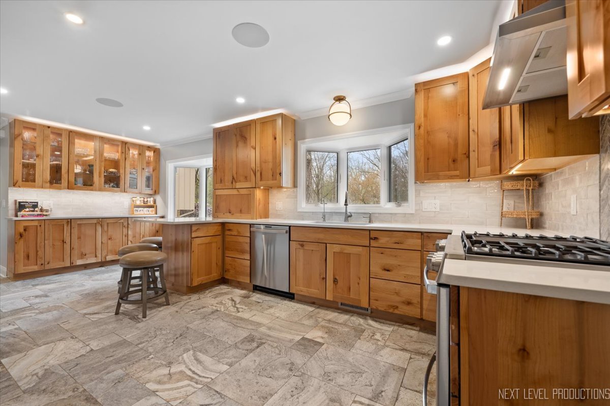 6N381 Old Homestead Road St. Charles, IL 60175 - Photo 11 of 50 Gallery Image 11