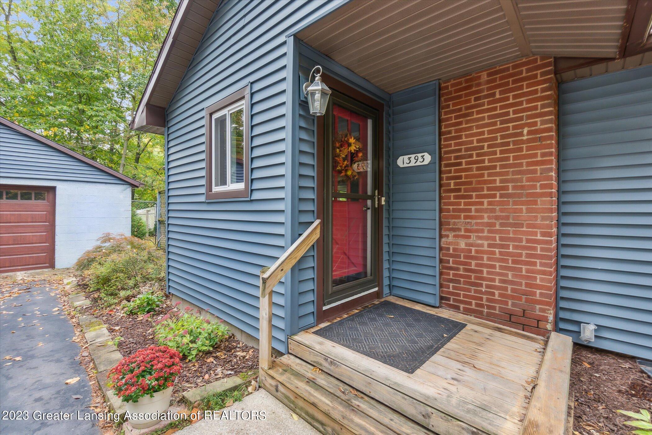 1393 South Michigan Road Eaton Rapids, MI 48827 - Photo 2 of 27 2 1393 Front