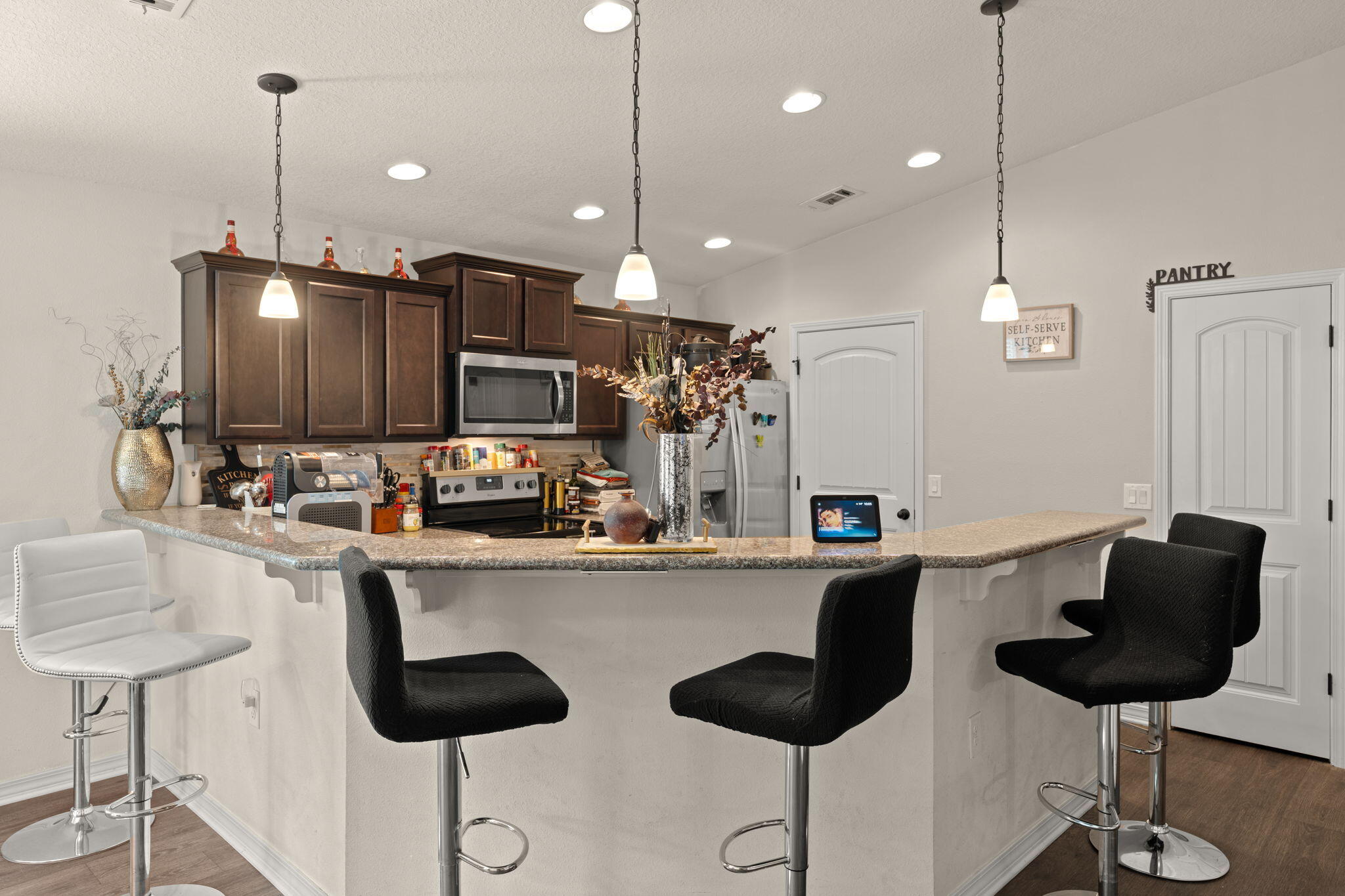 124 Lillian Way Crestview, FL 32536 - Photo 2 of 31 Breakfast Bar