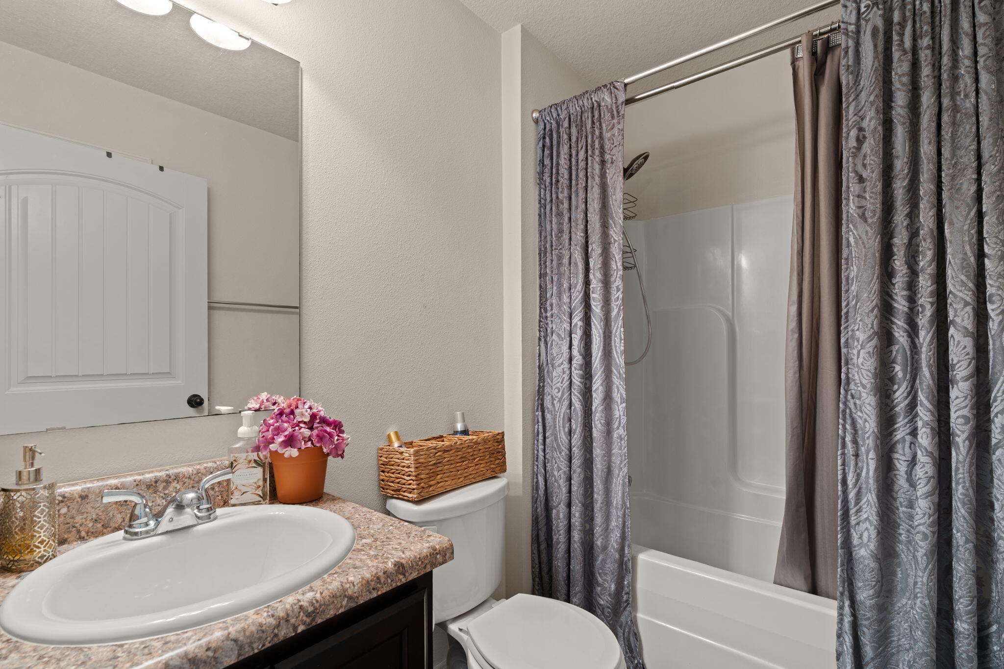 124 Lillian Way Crestview, FL 32536 - Photo 26 of 31 Guest Bathroom