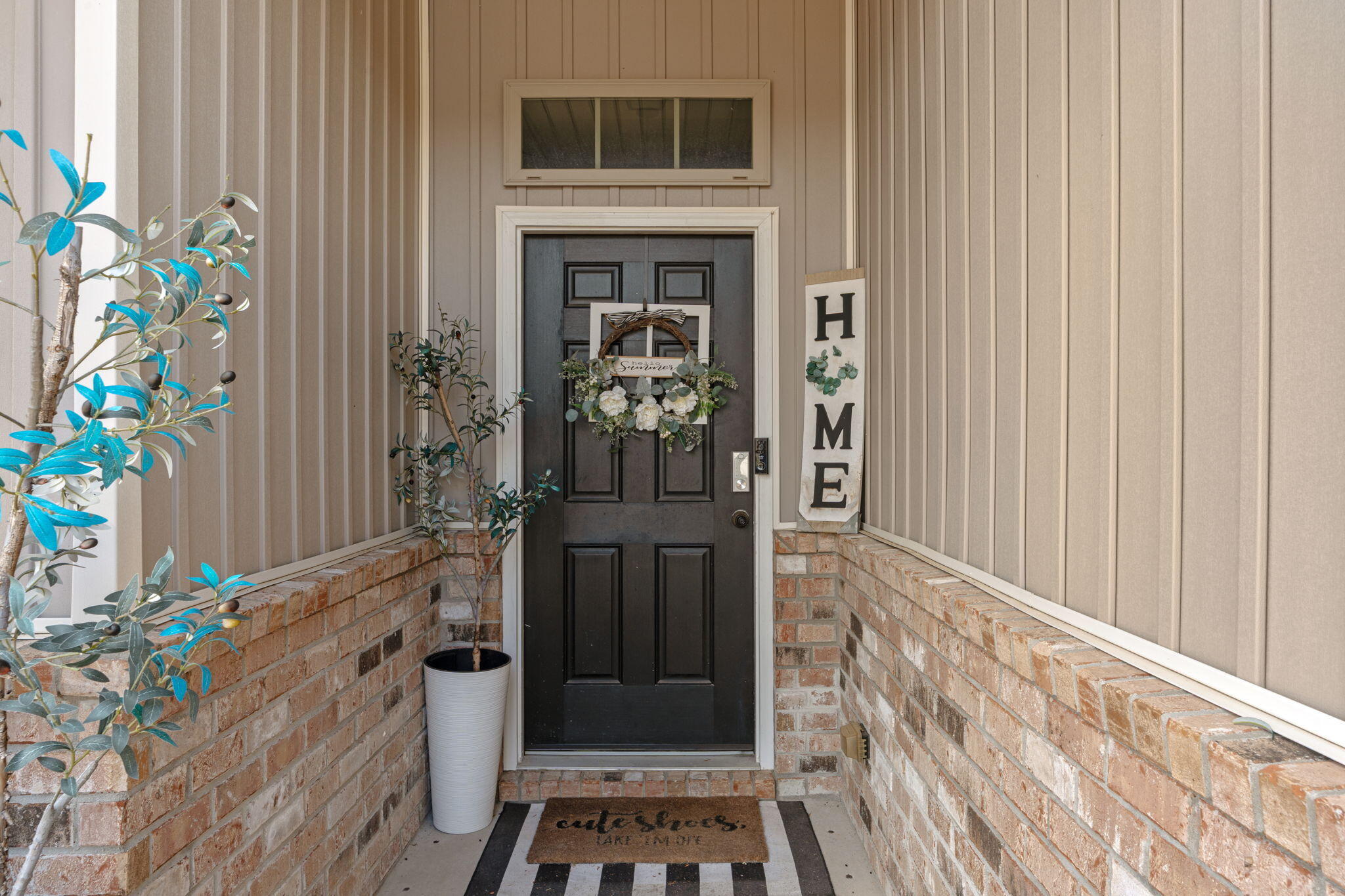 124 Lillian Way Crestview, FL 32536 - Photo 7 of 31 Door Entrance