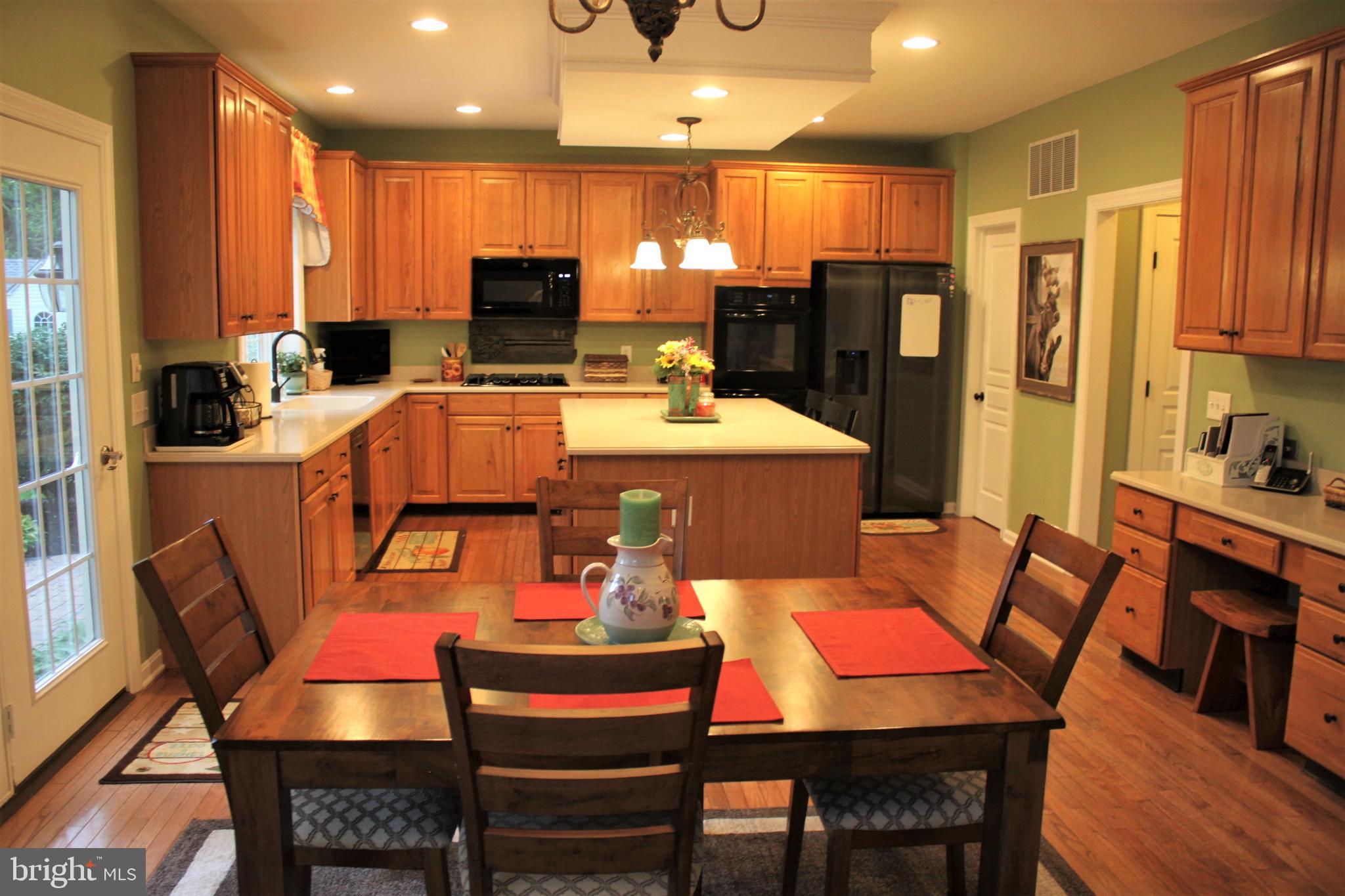 118 Clover Road Ivyland, PA 18974 - Photo 17 of 53 Kitchen