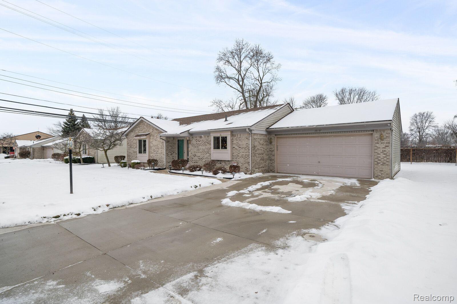 18757 Common Road Roseville, MI 48066 - Photo 3 of 22 Gallery Image 3