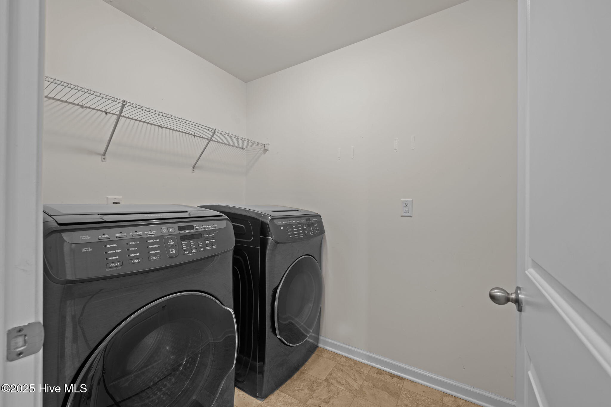 305 Frida Road New Bern, NC 28560 - Photo 39 of 53 Laundry room upstairs