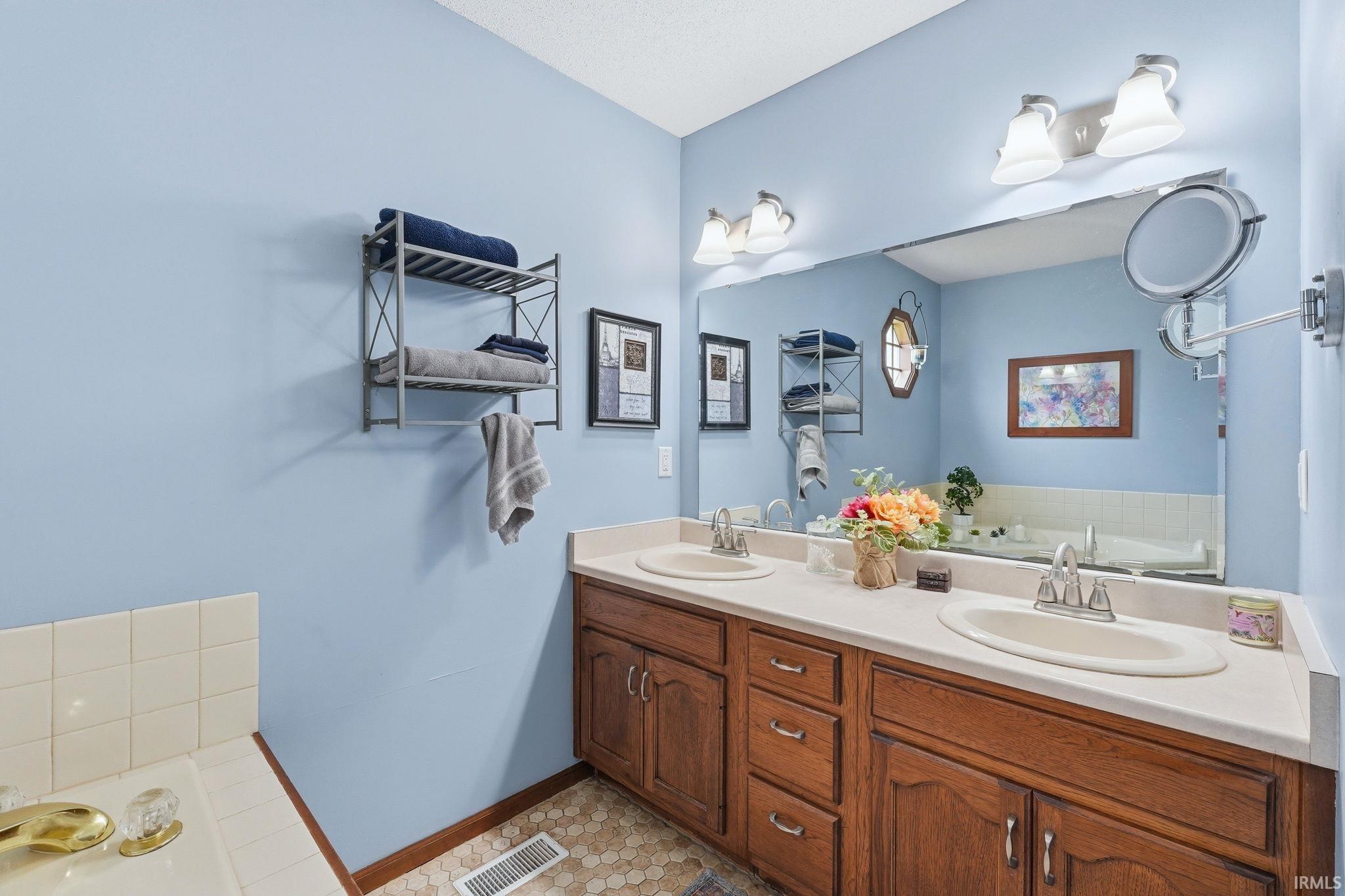 10804 Current Cove Fort Wayne, IN 46845 - Photo 20 of 36