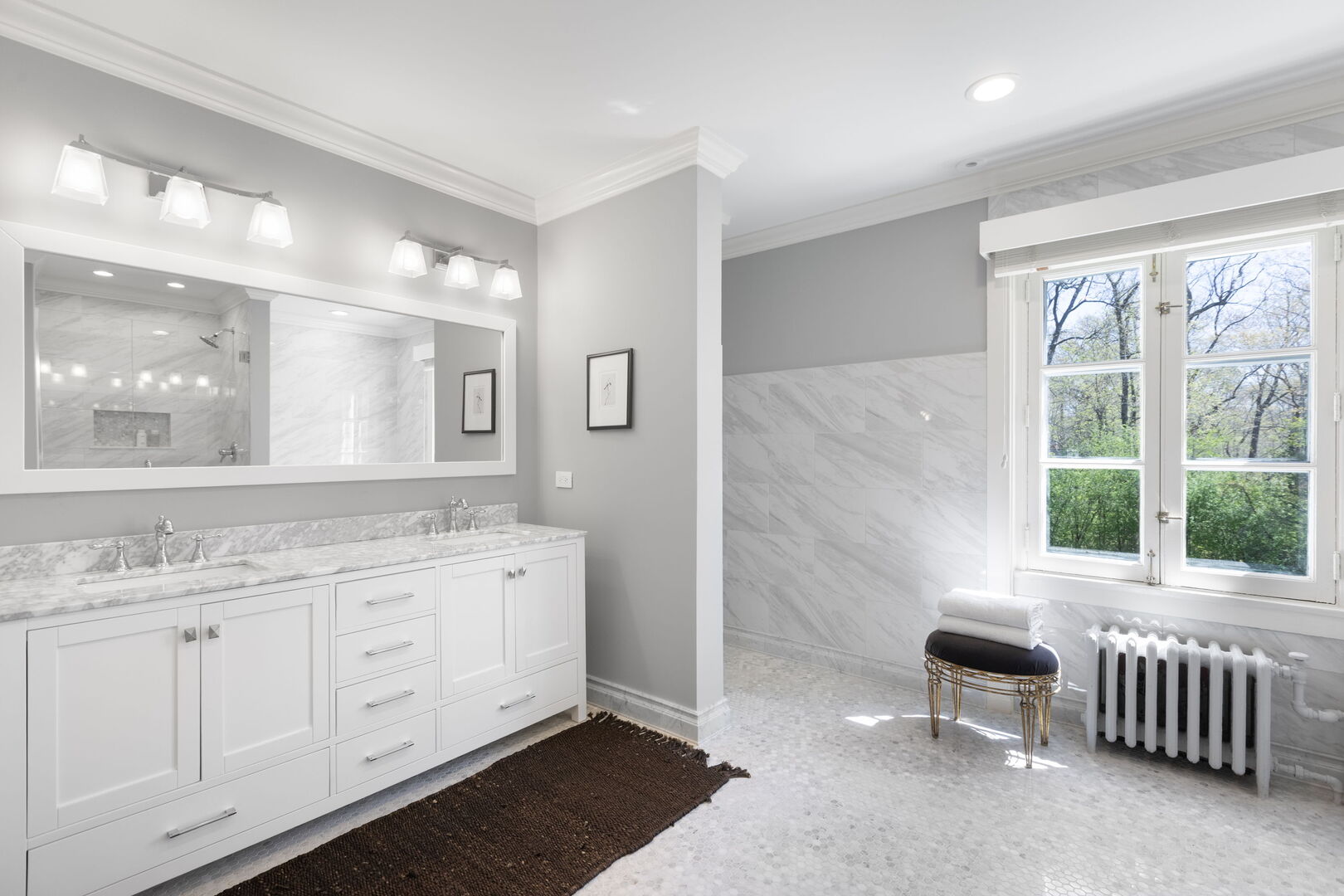 51 South Mayflower Road Lake Forest, IL 60045 - Photo 38 of 64 a spacious bathroom with 2 sink tub and a mirror