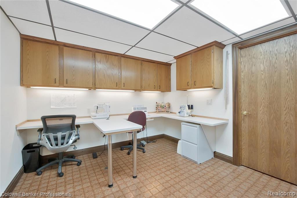 135 West Hickory Grove Road Bloomfield Hills, MI 48304 - Photo 33 of 42