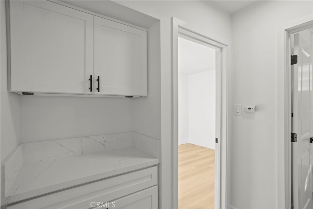 1290 Lomita Road San Bernardino, CA 92405 - Photo 20 of 29 a bathroom with a bathtub