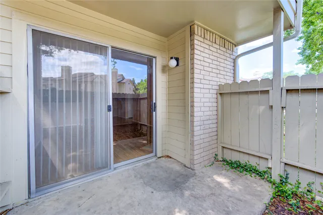 a view of a back yard of the house