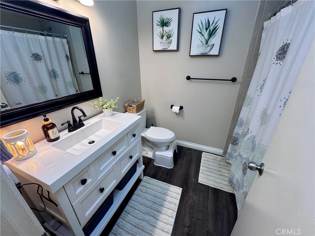 4877 Jackson Street, Unit B Riverside, CA 92503 - Photo 17 of 33 Bathroom